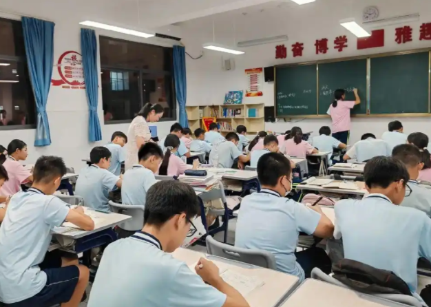 优质均衡方向加速跨进并积极探索高中教育特征多元展开新途径 优质均衡方向加速跨进并积极探索高中教育特征多元展开新途径