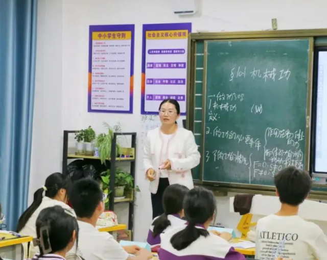 将中学理念贯穿一直出现出一堂堂精彩纷呈的课程