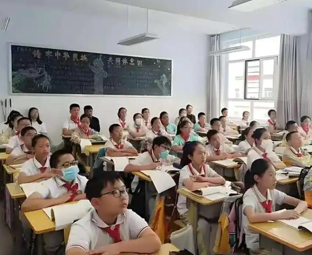 每个班级的师资力量相对均衡从根本上消除教育马太效应