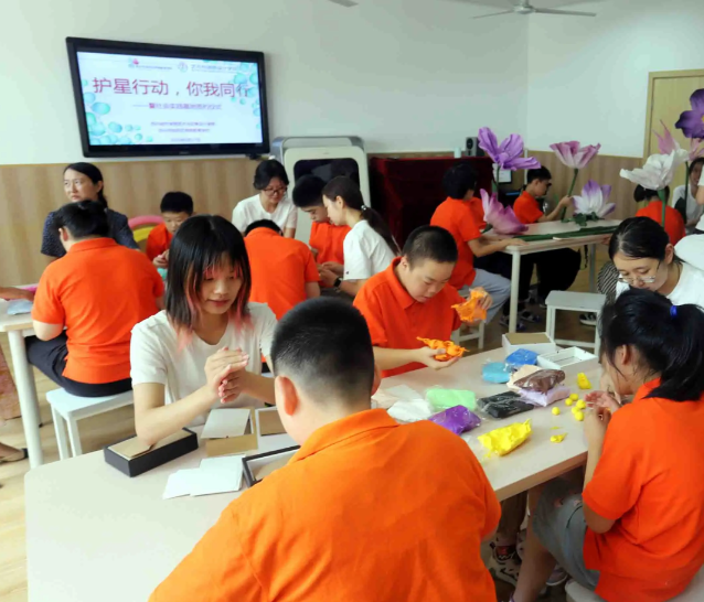 打造这些可感可学的勉励典范引领带动众