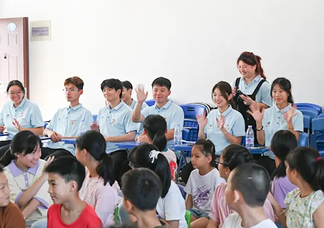 高校留言板上兴起的跨龄沟通热潮也渐渐传到了远方的小学课堂