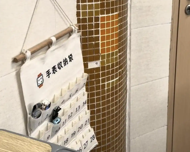 不能带着手机和电话手表入校初行阶段会遭遇部分学生和家长的不理解 不能带着手机和电话手表入校初行阶段会遭遇部分学生和家长的不理解
